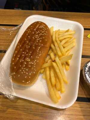 ‪golden Fingers Restaurant‬