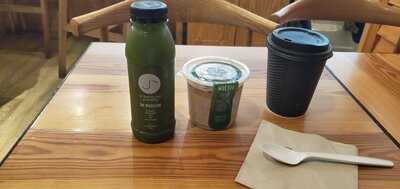 ‪treehouse Juicery‬