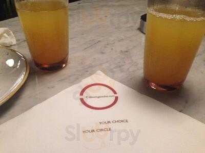 ‪entourage Oyster & Cocktail Bar‬