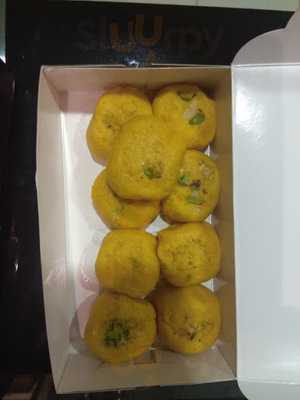 ‪bombay Sweets & Bakery‬