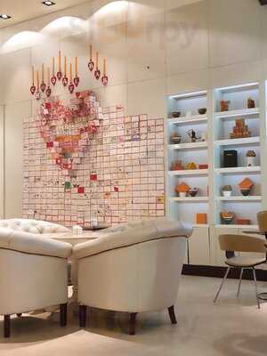 ‪alison Nelson's Chocolate Bar‬