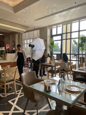 ‪al Hallab Restaurant & Sweets‬