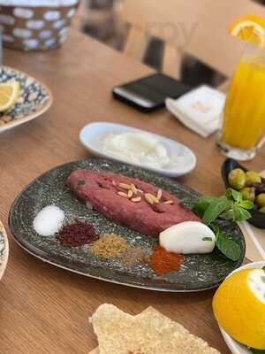 ‪al Hallab Restaurant & Sweets‬