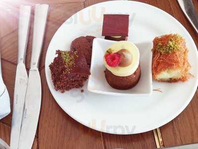 ‪al Dawaar Revolving Restaurant‬