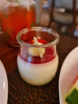 ‪the World Eatery‬