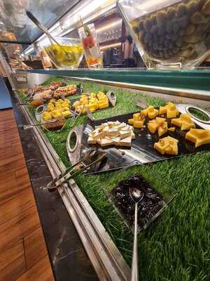 ‪the World Eatery‬