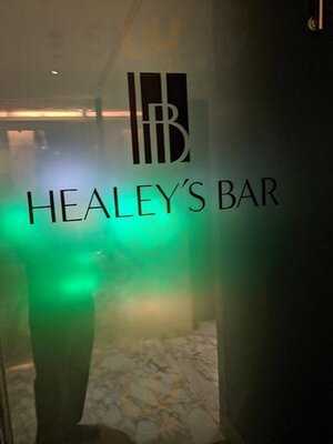‪healey's Bar And Terrace‬