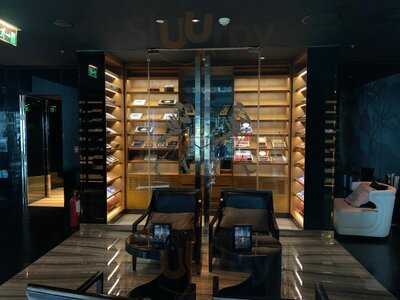 ‪the Vault Bar And Lounge‬