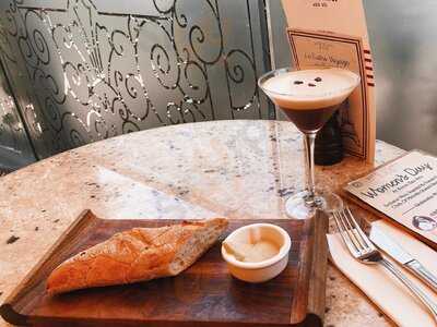 ‪bistro Des Arts‬