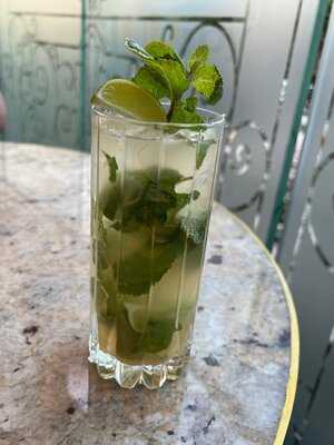 ‪bistro Des Arts‬