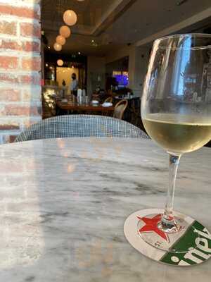 ‪st Tropez Bistro‬