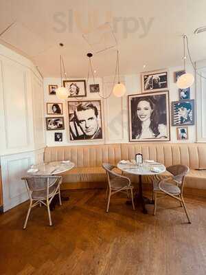 ‪st Tropez Bistro‬