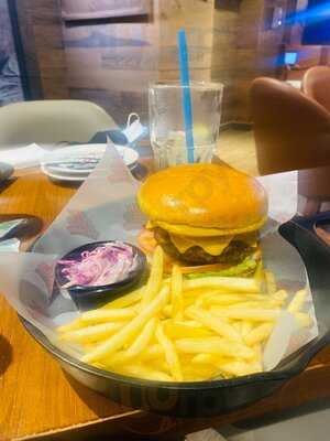 ‪the Huddle Sports Bar And Grill‬