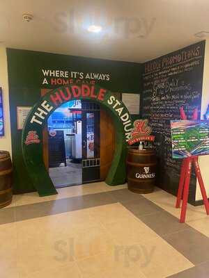 ‪the Huddle Sports Bar And Grill‬