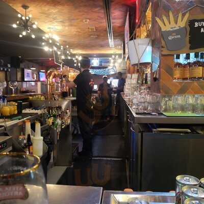 ‪the Huddle Sports Bar And Grill‬