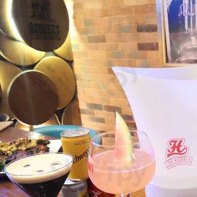 ‪the Huddle Sports Bar And Grill‬