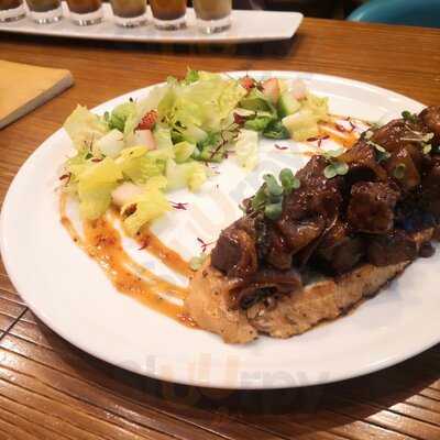 ‪the Huddle Sports Bar And Grill‬