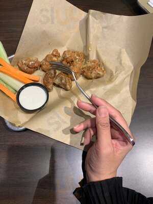 ‪buffalo Wild Wings‬