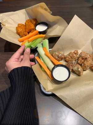 ‪buffalo Wild Wings‬