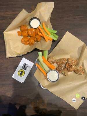 ‪buffalo Wild Wings‬