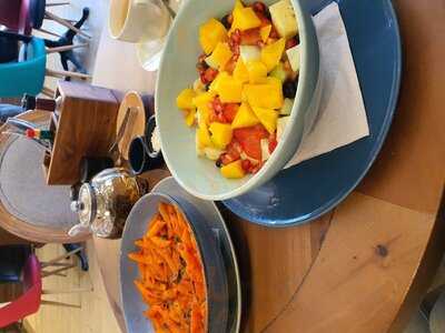 ‪breaking Bread‬