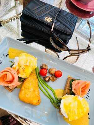 ‪breaking Bread‬