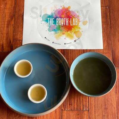 ‪the Roost Rotisserie‬