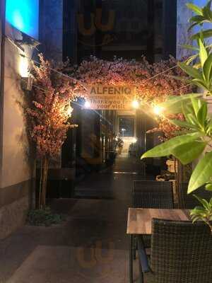 مطعم و مقهى الفينيق