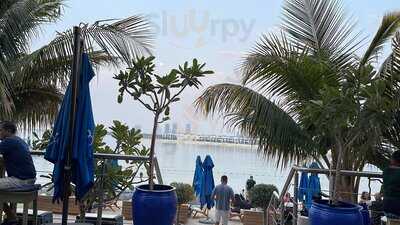 ‪breeze Beach Grill‬