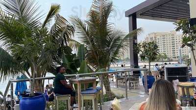 ‪breeze Beach Grill‬