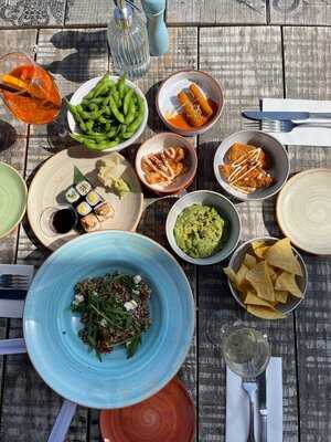 ‪breeze Beach Grill‬