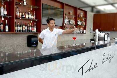 ‪the Edge Pool Bar‬