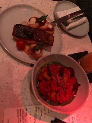 ‪district Bar, Lounge & Bistro‬