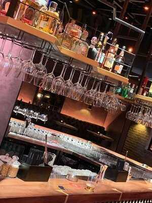 ‪district Bar, Lounge & Bistro‬