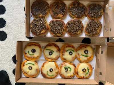 ‪kaak Al Manara Bakery & Eatery‬