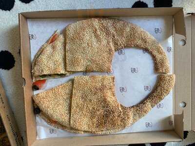 ‪kaak Al Manara Bakery & Eatery‬