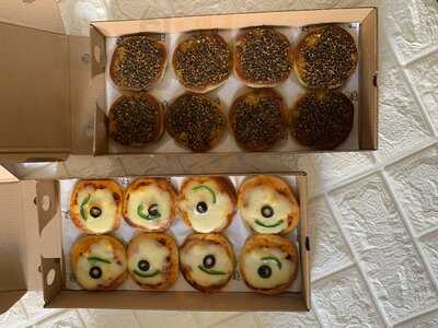 ‪kaak Al Manara Bakery & Eatery‬