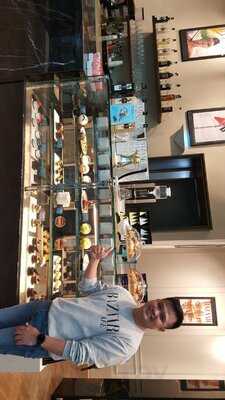 ‪harper's Bazaar Cafe‬