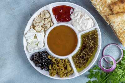 ‪mathaq Alhijaz Restaurent. Saudi / Hijazi Food‬