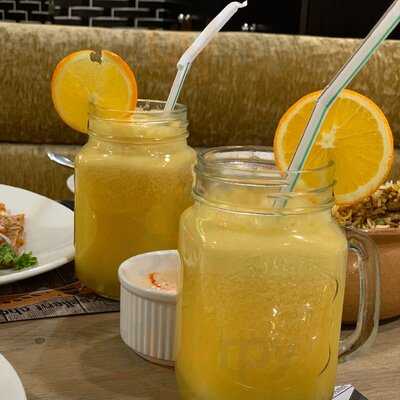 ‪paratha 'n Rolls‬