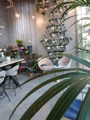 ‪chapter One Floral Cafe‬