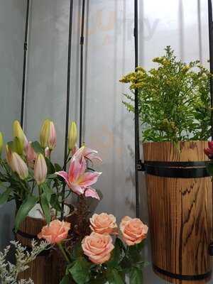 ‪chapter One Floral Cafe‬