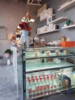 ‪chapter One Floral Cafe‬