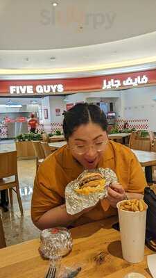 ‪five Guys‬