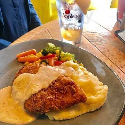 ‪applebee's‬