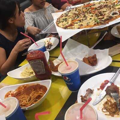 ‪yellow Cab Pizza Co‬