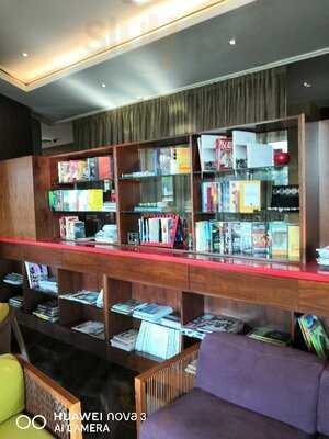 ‪crimson Gallery‬