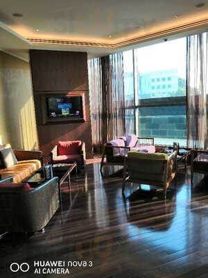 ‪crimson Gallery‬