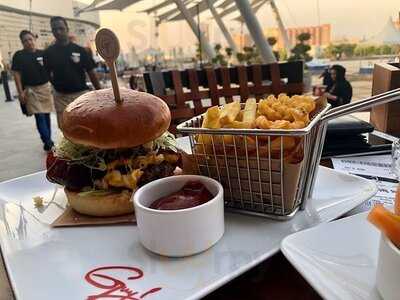 ‪guy Fieri Jebel Ali Kitchen & Bar - Reel Cinemas‬