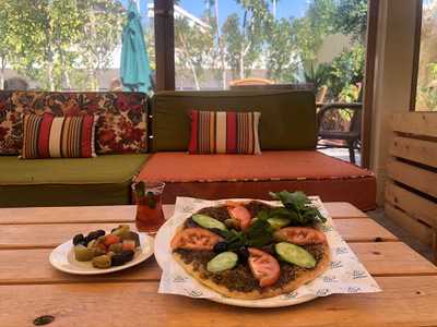 ‪jedoudna Restaurant & Cafe‬